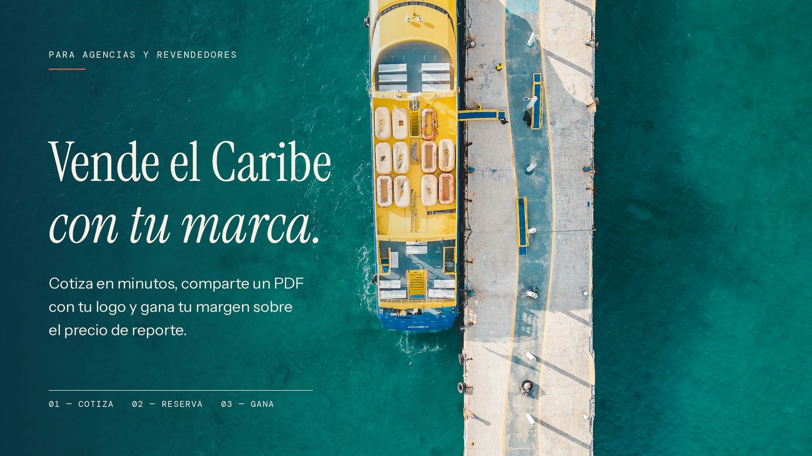 Vende el Caribe con tu marca: cotiza, reserva y gana. Ferry en un muelle de Cancún visto desde el aire.